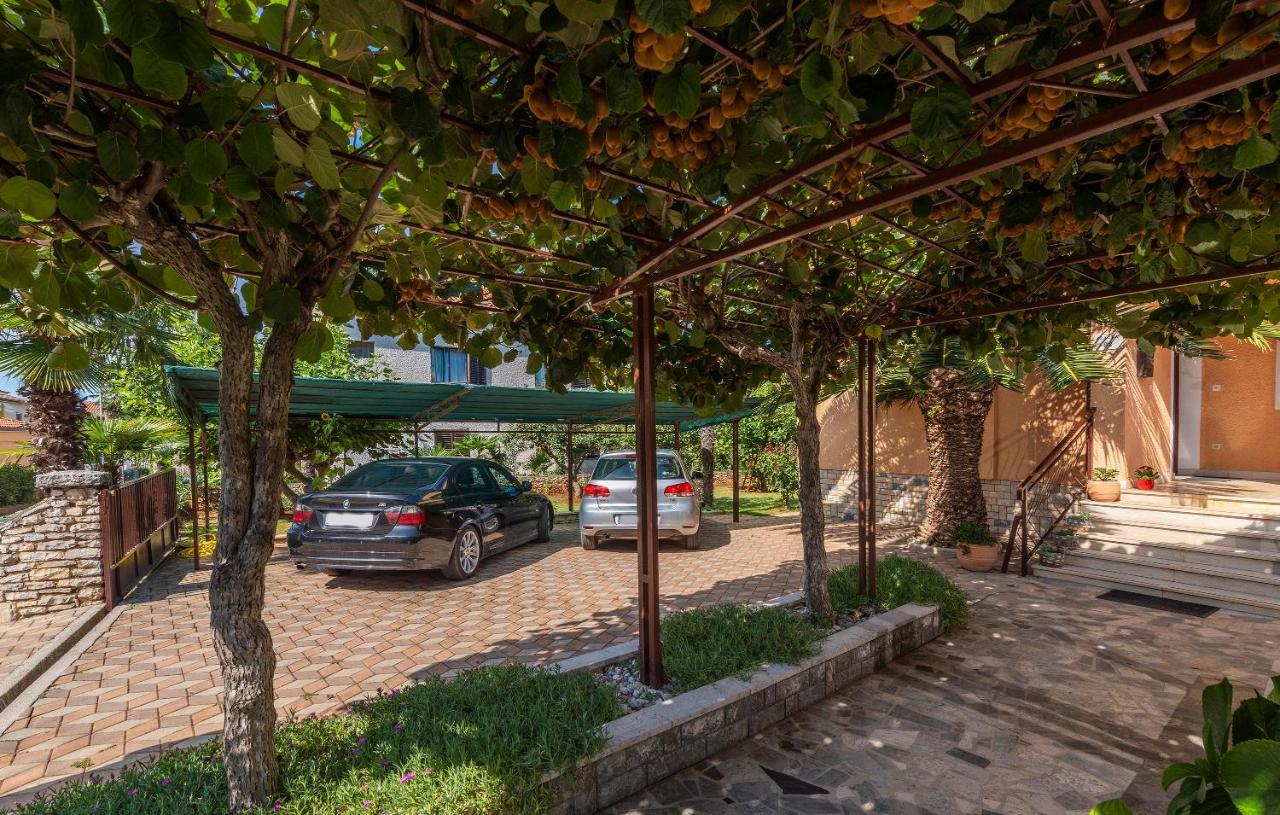 Apartments Feniks โปเรช ภายนอก รูปภาพ